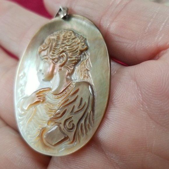 Vintage Cameo Pendant - Picture 6 of 10